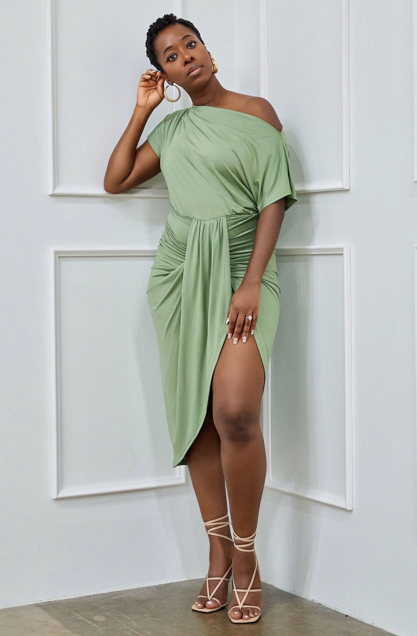 Toke Relaxed Shoulder Ruched Midi Dress - Green